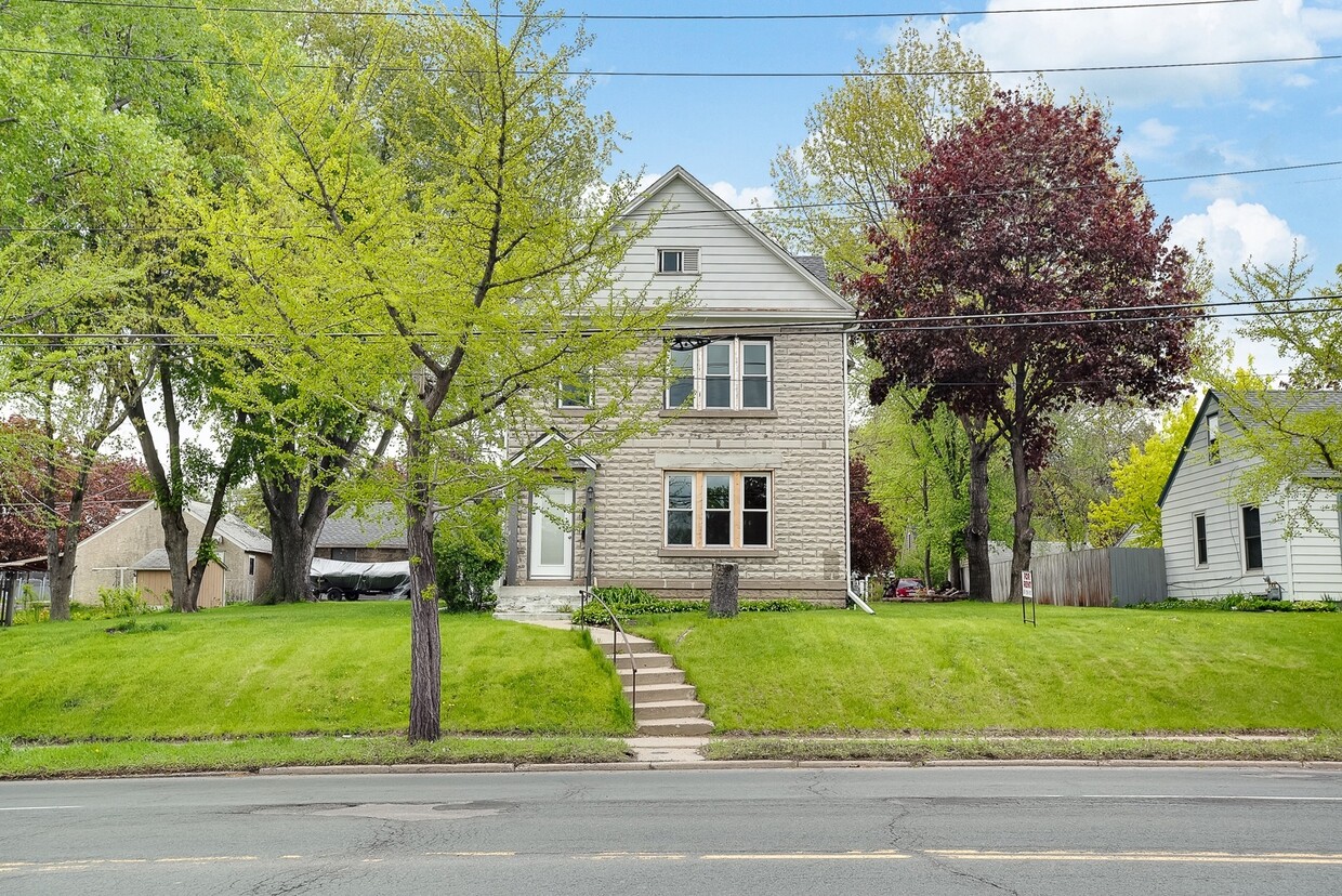 Foto principal - 1360 Dale St N