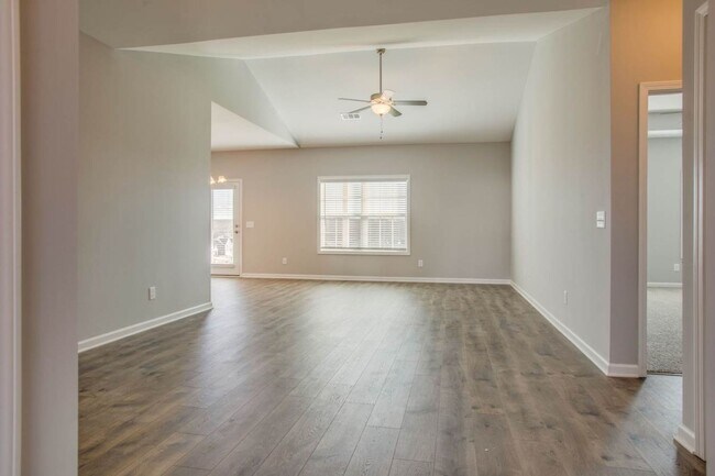 Foto del edificio - ***  COMING SOON!   ***  Stylish and comfo...