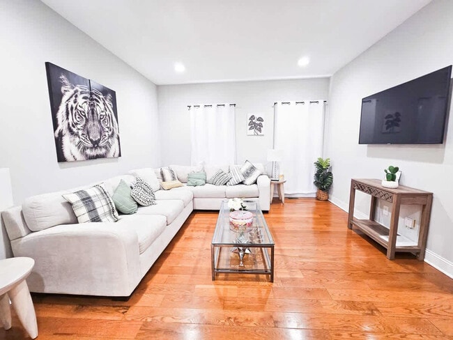 Foto del edificio - 713 N Columbia St