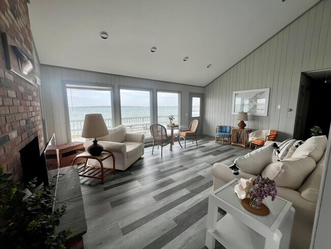 Foto del edificio - 1355 Watersedge Way