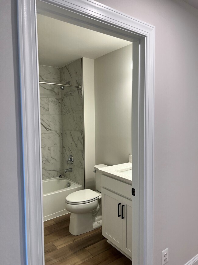 Baño de lujo - 2421 Anlee Rd