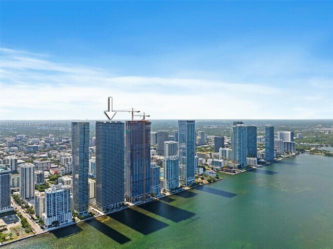 Foto del edificio - 700 NE 24th St