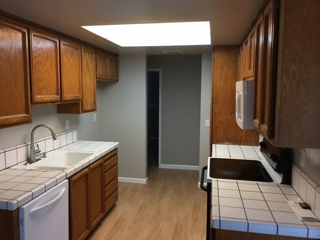 Building Photo - 1712 Amber Leaf Way