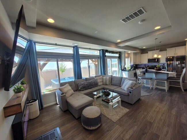 Building Photo - 6129 Ashmore Ln