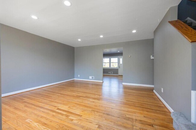 Foto del edificio - 2400 W Garrison Ave