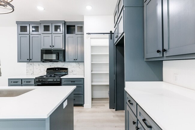 Building Photo - 1704 Elkhart Ave