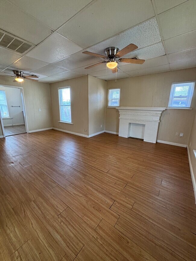 Foto del edificio - 3932 E Admiral Ct
