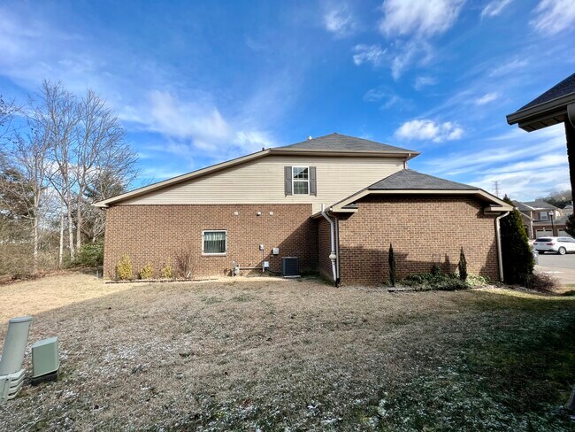 Building Photo - 2206 Traemoor Village Way