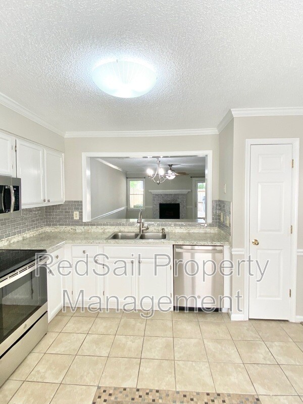Building Photo - 110 Souverain Landing