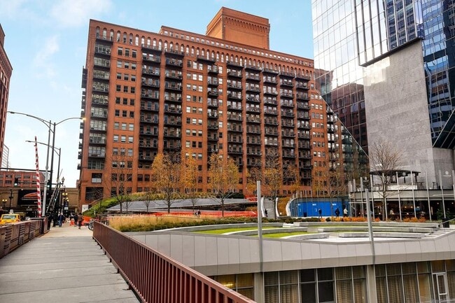 Building Photo - 165 N Canal St