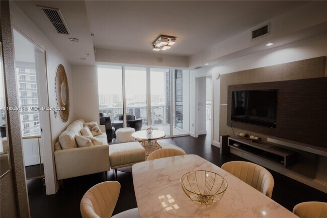 Foto del edificio - 18201 Collins Ave