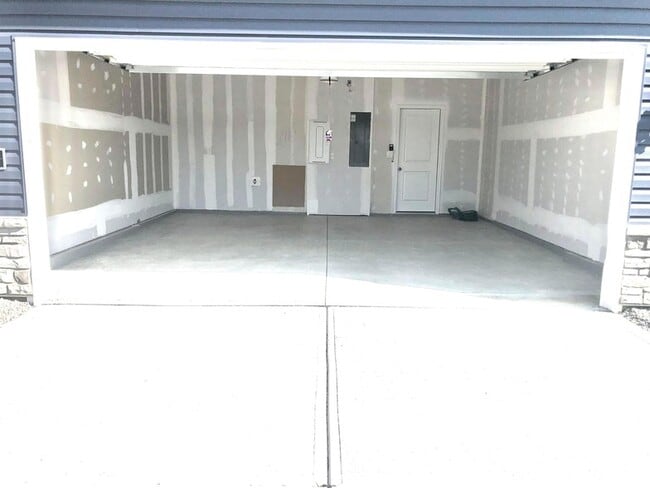 Building Photo - 6322 Marinelli Dr S