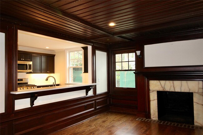 Foto del edificio - 158 Woodbine Ave