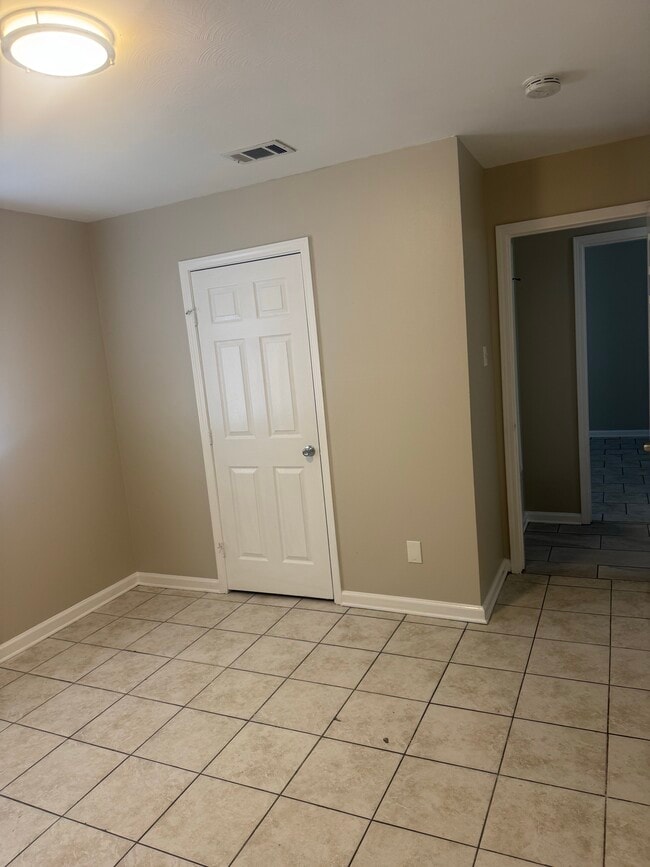 Foto del edificio - 8832 Dinkins St