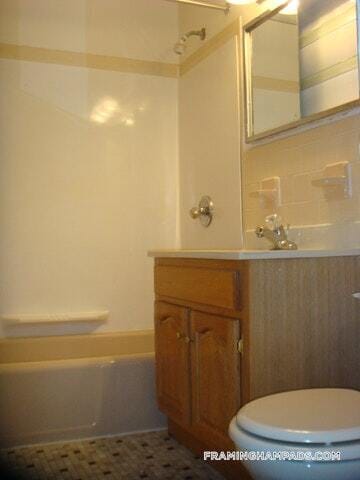 Primary Photo - 10 Queens Way
