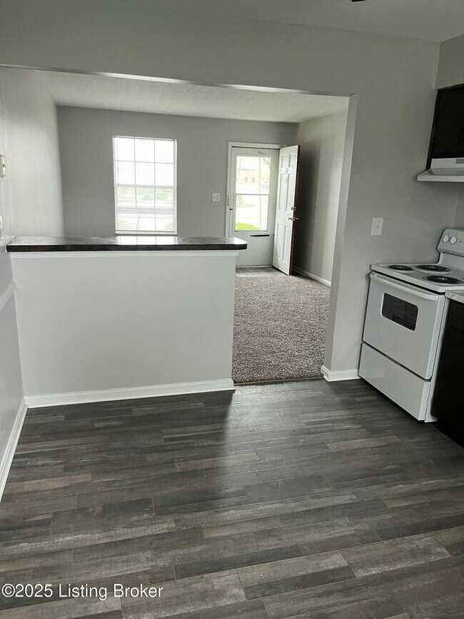 Foto del edificio - 6983 Dixie Hwy