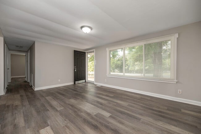 Building Photo - 210 Balfour Dr