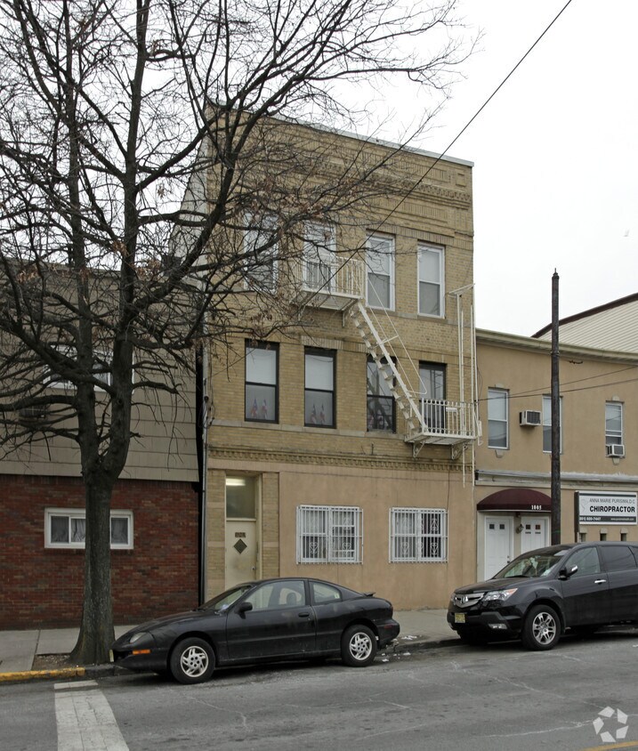 Building Photo - 1003 New York Ave