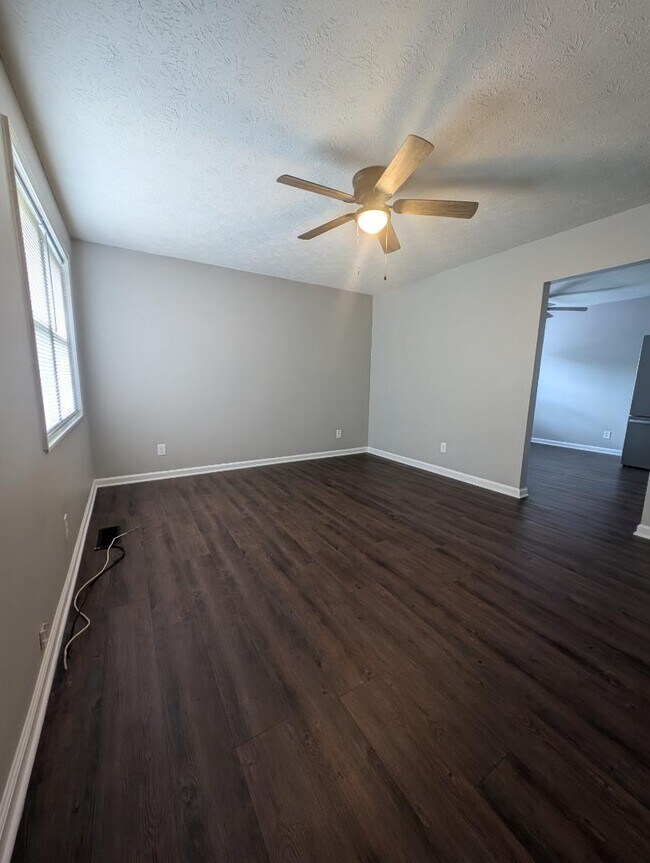 Building Photo - 105 Woodland Park Cir