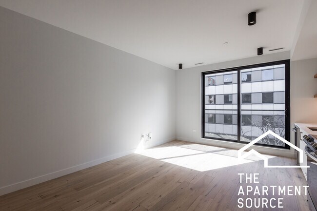 Building Photo - 1629 Oak Ave