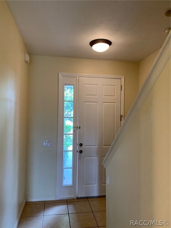 Foto del edificio - 1600 W Spring Meadow Loop