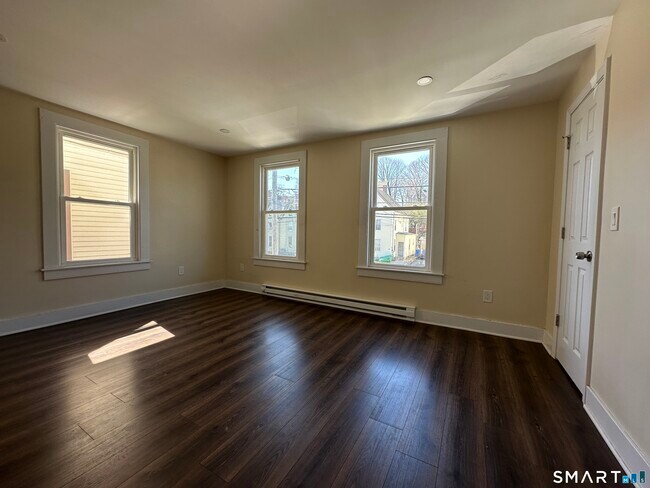 Foto del edificio - 567 Howe Ave