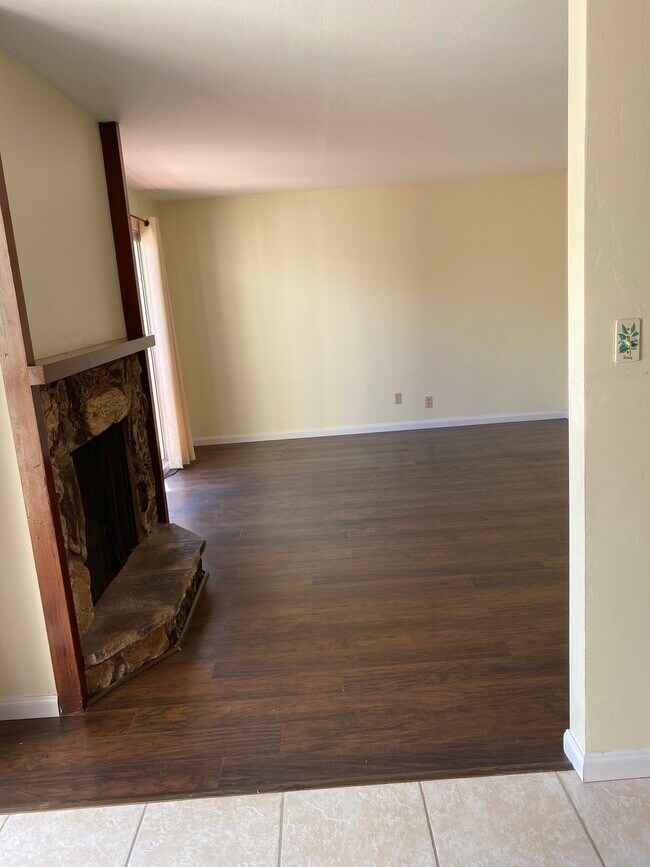 Building Photo - 338 3rd Ave
