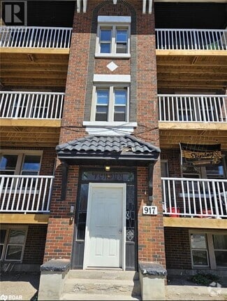 Building Photo - 917 Main St E