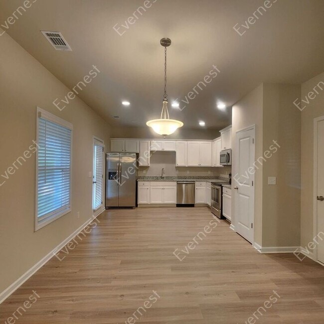Building Photo - 129 Culver St
