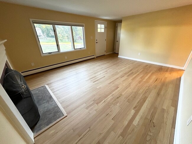 Building Photo - 12 Fieldstone Dr