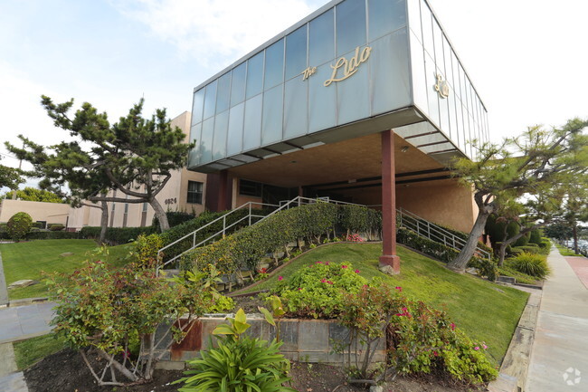 Building Photo - The Lido