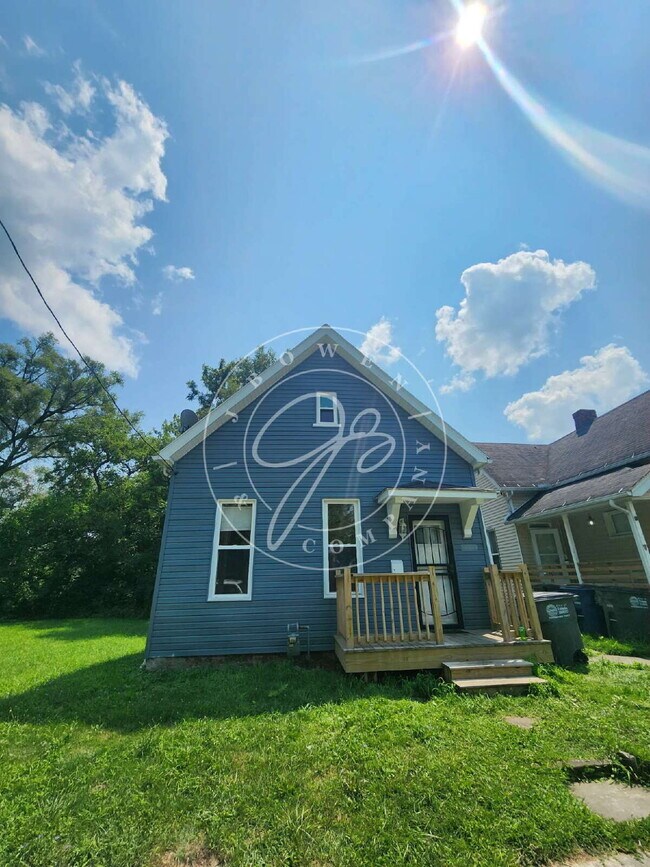 Building Photo - 3 bed 1 bath ready to call home