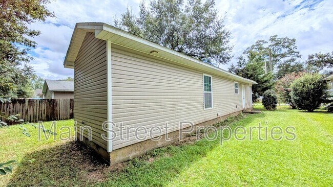 Foto del edificio - 8660 Figland Ave