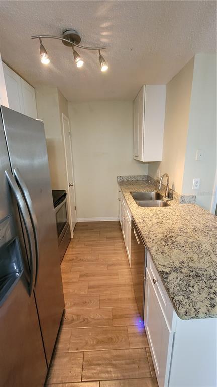 Building Photo - 640 Golden Raintree Pl