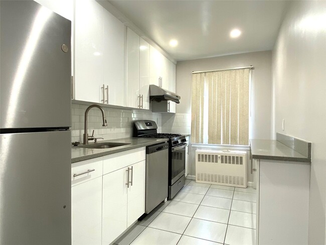 Foto del edificio - 210-15 42nd Ave