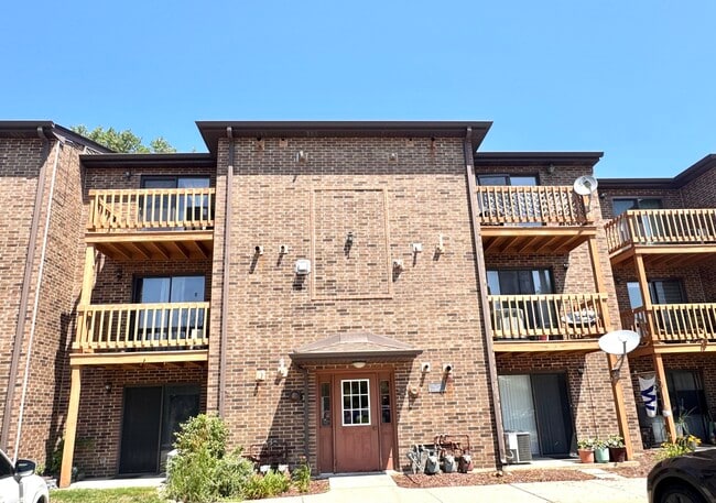 Building Photo - 2264 Abbeywood Dr