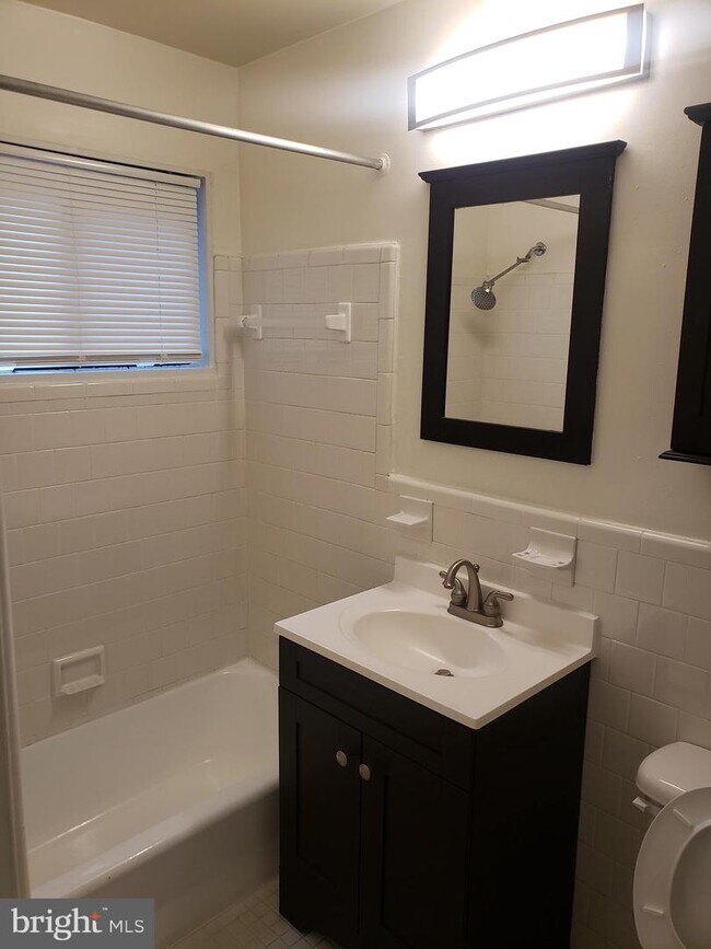 Foto del edificio - 2325 42nd St NW