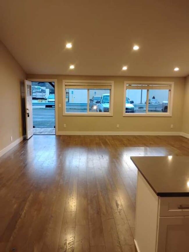 Building Photo - 00830