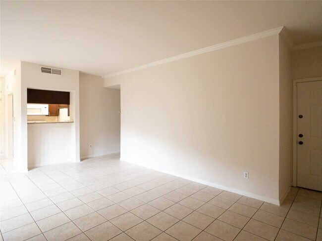 Foto del edificio - 6500 Harbor Town Dr