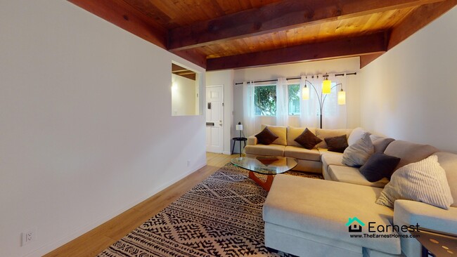 Foto del edificio - 2 + 1.5 Charming Remodeled Townhouse in th...