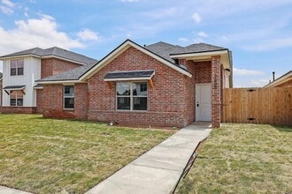 Building Photo - 7605 Woodford Ave
