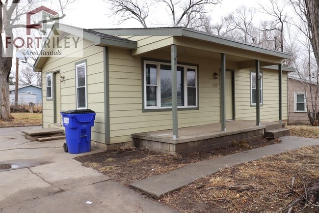 Building Photo - Spacious rental home!