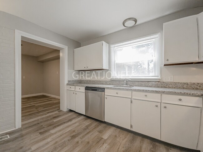 Building Photo - NOW OFFERING 1/2 FIRST MONTH FREE WITH LEA...