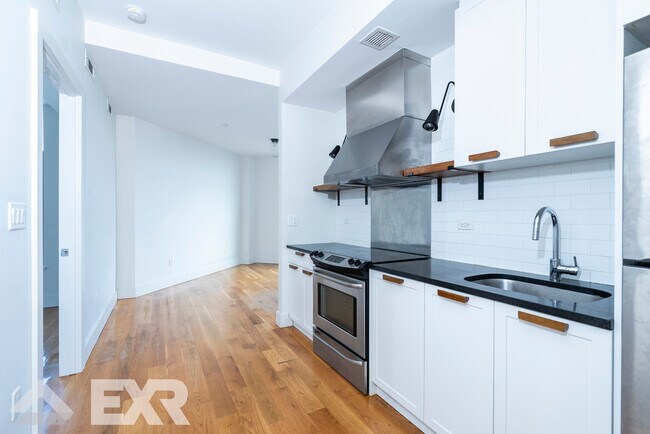 Building Photo - 5527 Myrtle Ave