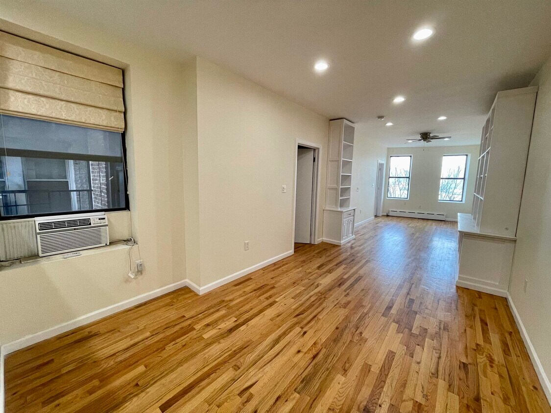 Foto principal - 849 Boulevard E