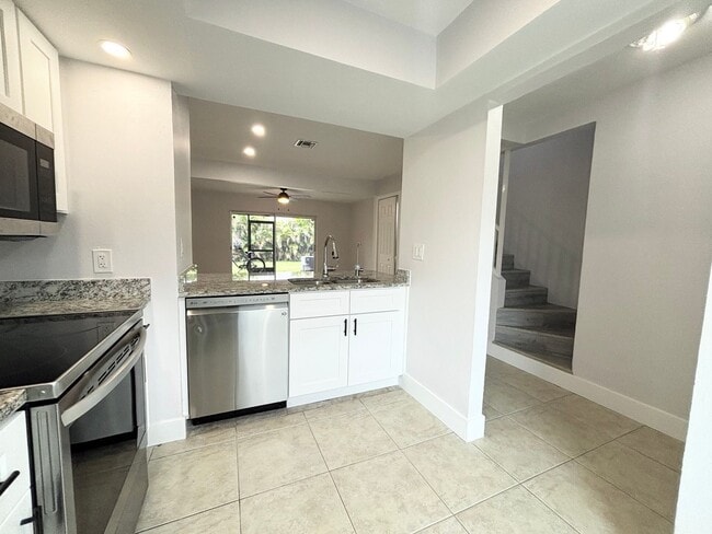 Foto del edificio - Stunningly Remodeled 2-Bed, 1.5-bath, with...