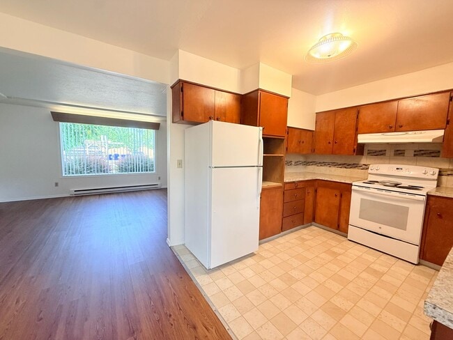 Foto del edificio - Update 2 Bedroom with Fenced Yard and Water/ Swear & Garbage Paid!