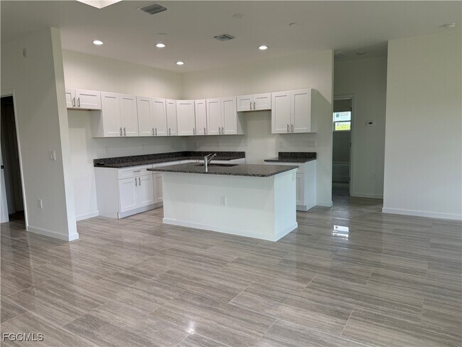 Building Photo - 1027 Eisenhower Blvd