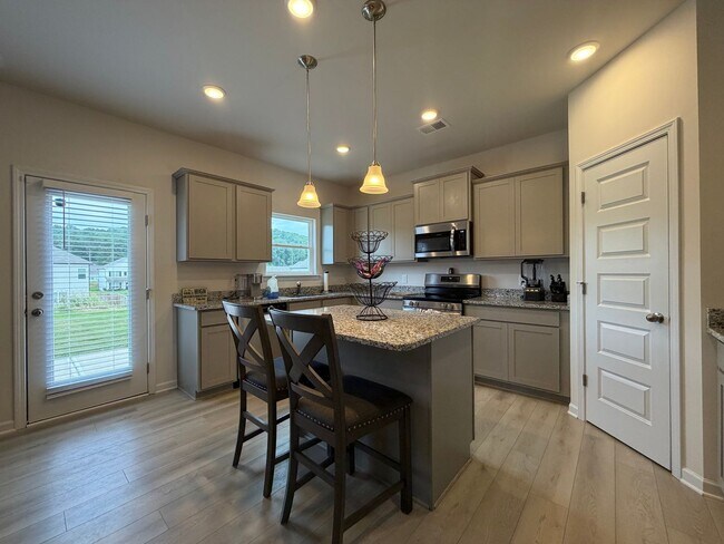 Building Photo - 26 Busby Dr SE