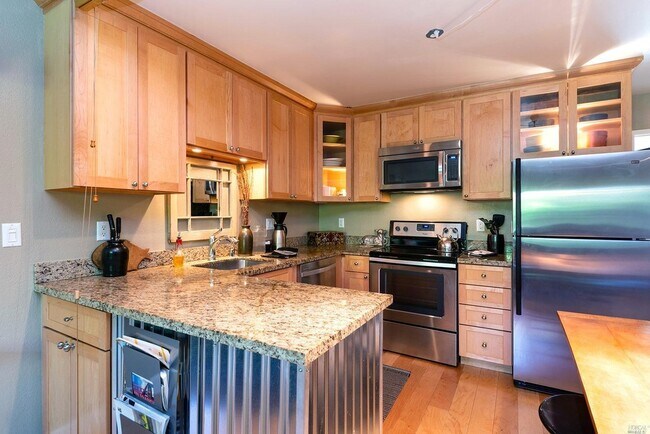 Foto del edificio - 720 Petaluma Blvd S